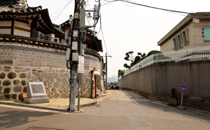 l004-gamgodang-gil-bukchon 01