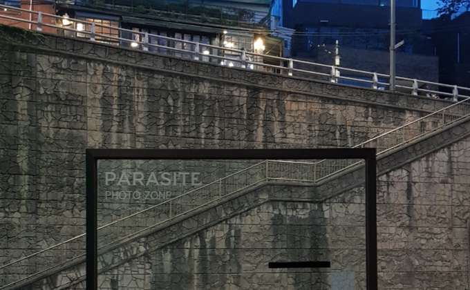 l051-seoul-jahamun-tunnel-stairs 02