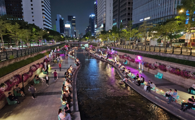 l072-seoul-cheonggyecheon-stream 01