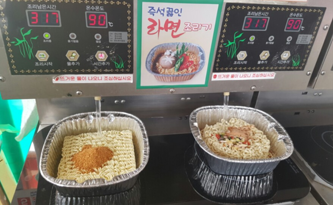 l088-seoul-hangang-park-convenience-store-ramyeon 01
