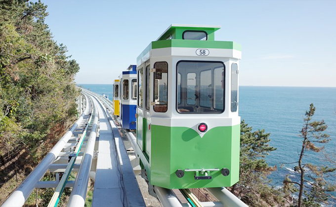 l089-busan-haeundae-blueline-park-beach-train 02